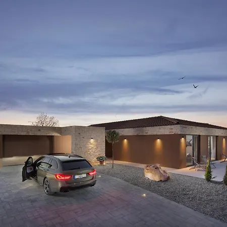 Royale Villa *